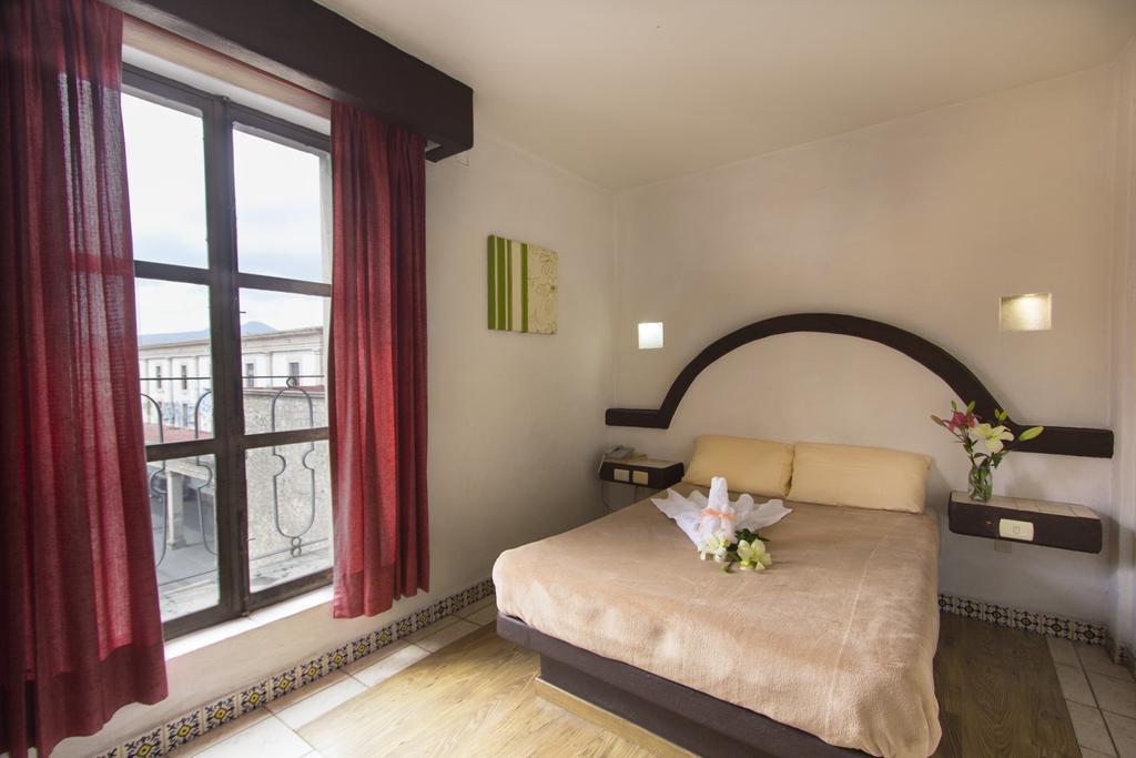 Hotel Plaza 莫雷利亚 外观 照片